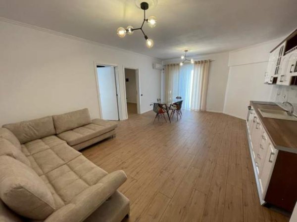 Tirane, jepet me qera apartament 2+1+BLK Kati 4, 94 m² 550 Euro (Komuna e Parisit)