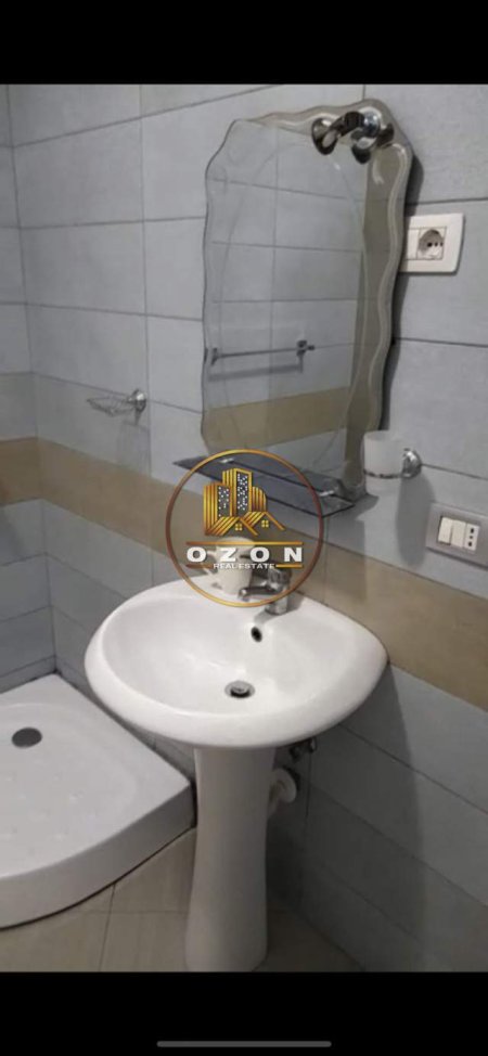 Tirane, jepet me qera apartament 1+1+BLK Kati 3, 60 m² 350 Euro (Kopshti Botanik)