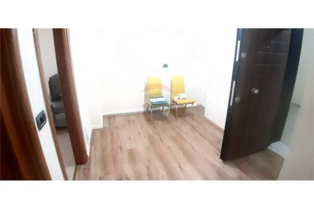 Tirane, jepet me qera zyre Kati 8, 75 m² 500 Euro (Pranë Ish Ekspozitës)