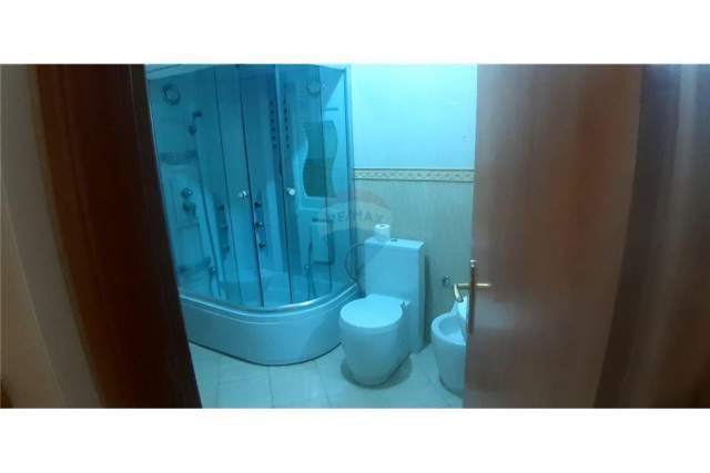 Tirane, jepet me qera zyre Kati 8, 75 m² 500 Euro (Pranë Ish Ekspozitës)