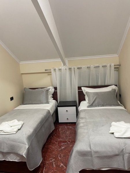 Tirane, jepet me qera Vile Kati 4, 3.500 m² 3.500 € (RRUGA E ELBASANIT)