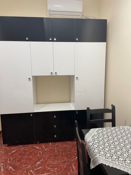 Tirane, jepet me qera Vile Kati 4, 3.500 m² 3.500 € (RRUGA E ELBASANIT)
