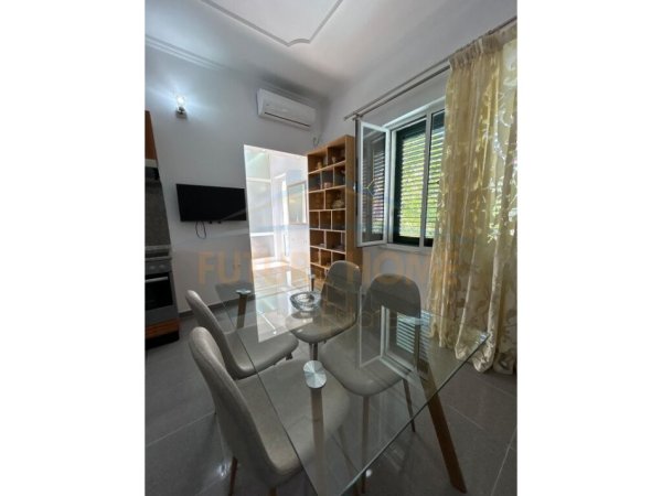 Tirane, jepet me qera apartament 2+1+Aneks+Ballkon Kati 2, 85 m² 400 € (Fresk)