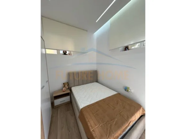 Tirane, jepet me qera apartament 2+1+Aneks+Ballkon Kati 2, 85 m² 400 € (Fresk)
