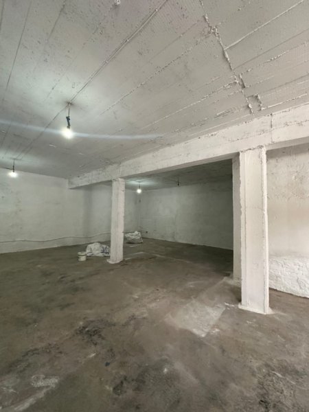 Tirane, jepet me qera magazine Kati 0, 1.200 € (Kombinat)
