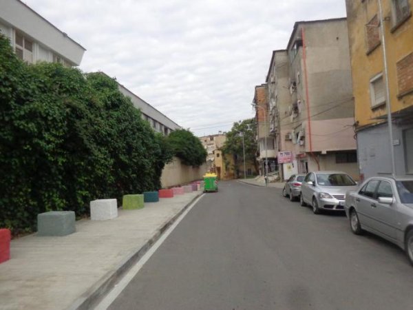 Tirane, jepet me qera ambjent biznesi Kati 0, 15 m² 250 € (zogu i zi , rruga e durresit)