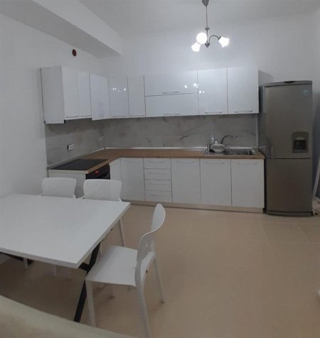 Tirane, jepet me qera apartament 1+1+Ballkon Kati 1, 70 m² 400 € (KODRA E DIELLIT)
