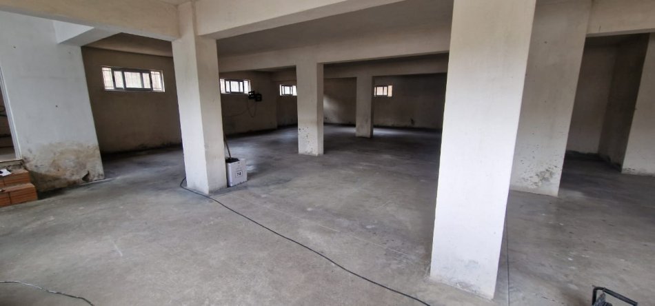 Tirane, jepet me qera Kati 0, 360 m² 800 € (Casa Italia)