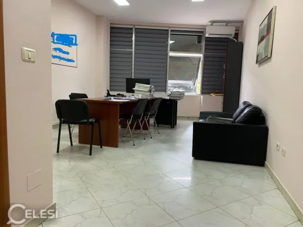 Tirane, jepet me qera zyre Kati 1, 39 m² 700 € (RRUGA E ELBASANIT)