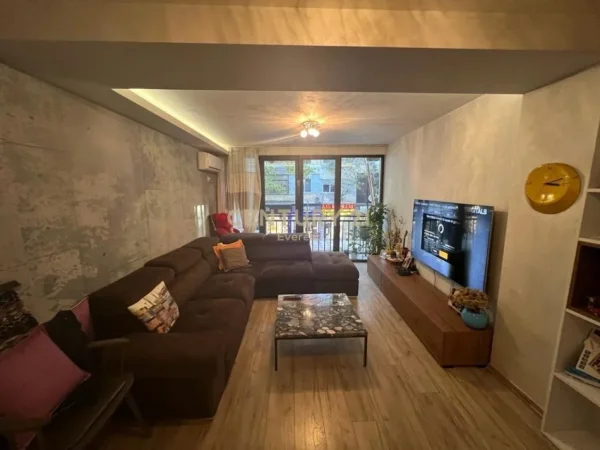 Tirane, shes apartament 1+1 , 70 m² 200.000 € (Myslym Shyri)