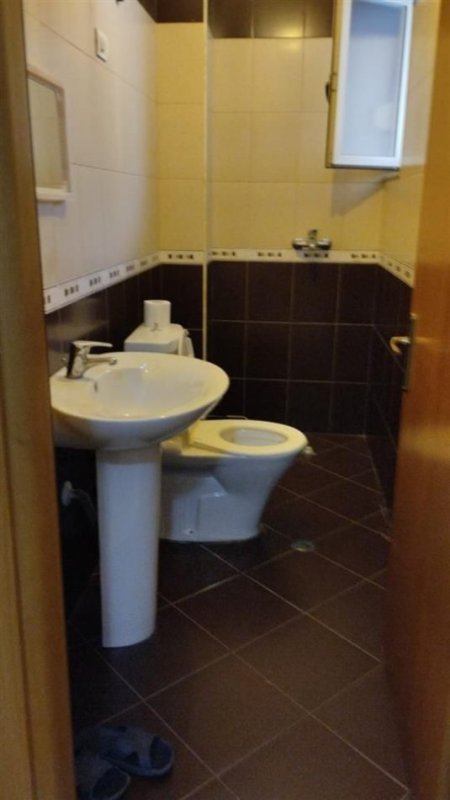 Tirane, jepet me qera apartament 2+1+Ballkon Kati 4, 100 m² 450 € (FABRIKA E MJELLIT)
