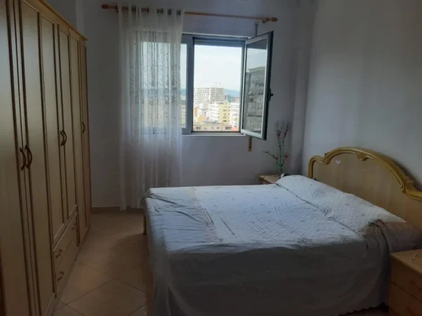 Tirane, jepet me qera apartament 2+1+Ballkon Kati 8, 90 m² 600 € (Rruga Fortuzi ,prane Ministrise se Drejtesise , Qender)