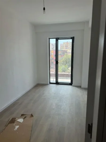 Tirane, jepet me qera zyre Kati 2, 95 m² 700 € (MYSLYM SHYRI)