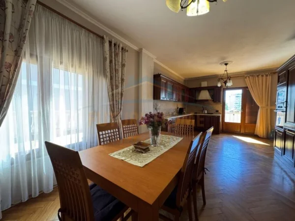 Durres, shitet godine biznesi Kati 0, 537 m² 800.000 € (Durres)