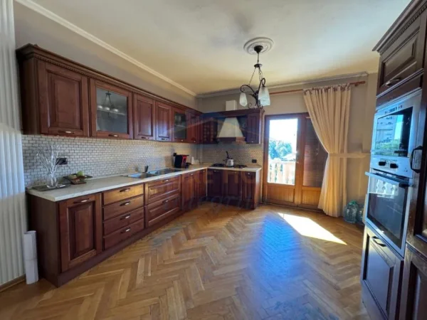 Durres, shitet godine biznesi Kati 0, 537 m² 800.000 € (Durres)