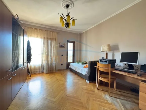 Durres, shitet godine biznesi Kati 0, 537 m² 800.000 € (Durres)