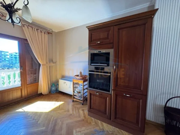 Durres, shitet godine biznesi Kati 0, 537 m² 800.000 € (Durres)