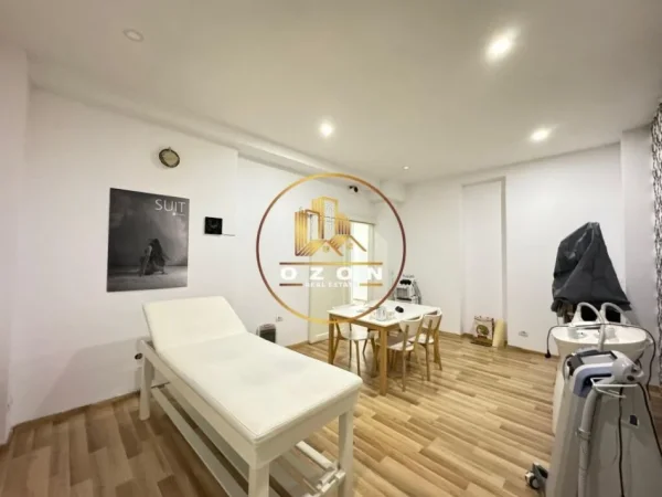 Tirane, shitet ambjent biznesi Kati 1, 180 m² 180.000 € (Rruga Perlat Rexhepi , Bllok)