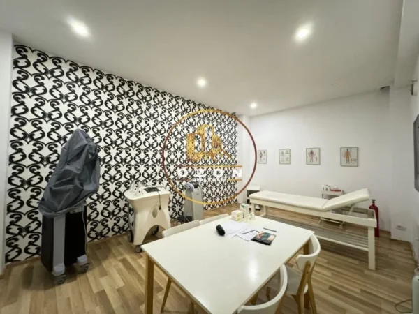 Tirane, shitet ambjent biznesi Kati 1, 180 m² 180.000 € (Rruga Perlat Rexhepi , Bllok)