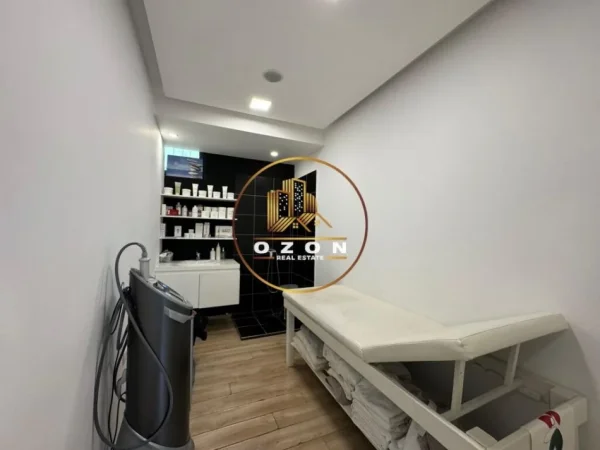 Tirane, shitet ambjent biznesi Kati 1, 180 m² 180.000 € (Rruga Perlat Rexhepi , Bllok)