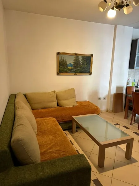 Tirane, jepet me qera apartament 2+1+Ballkon Kati 2, 80 m² 600 € (Selvia ,te market Spar)
