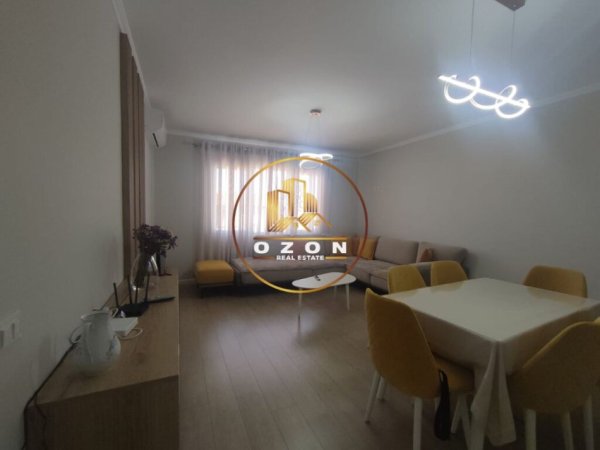 Tirane, jepet me qera apartament 1+1+Ballkon Kati 2, 70 m² 550 € (Sauk i Vjetër)