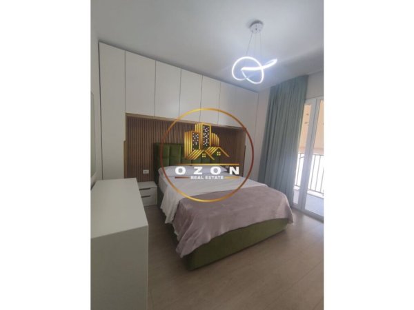 Tirane, jepet me qera apartament 1+1+Ballkon Kati 2, 70 m² 550 € (Sauk i Vjetër)