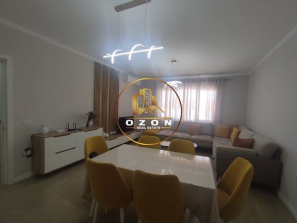 Tirane, jepet me qera apartament 1+1+Ballkon Kati 2, 70 m² 550 € (Sauk i Vjetër)