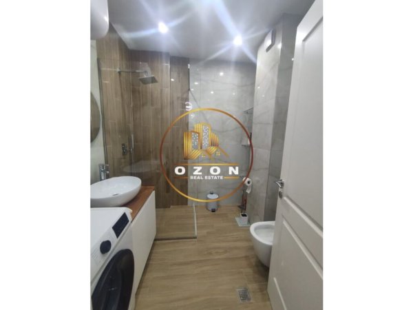 Tirane, jepet me qera apartament 1+1+Ballkon Kati 2, 70 m² 550 € (Sauk i Vjetër)