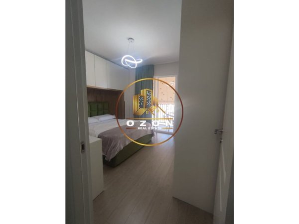 Tirane, jepet me qera apartament 1+1+Ballkon Kati 2, 70 m² 550 € (Sauk i Vjetër)