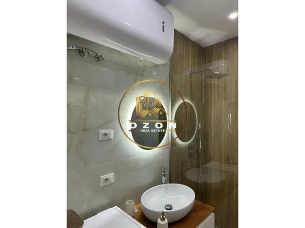 Tirane, jepet me qera apartament 1+1+Ballkon Kati 2, 70 m² 550 € (Sauk i Vjetër)