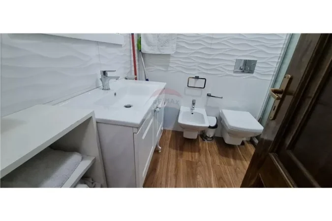 Tirane, jepet me qera apartament 2+1+Ballkon Kati 2, 74 m² 750 € (Shallvaret, Myslym Shyri)
