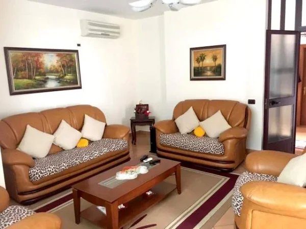 Tirane, shitet 3 Katshe Kati 3, 400 m² 525.000 € (Xhamllik)