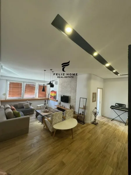 Tirane, jepet me qera apartament 2+1 Kati 7, 114 m² 800 € (QENDER)