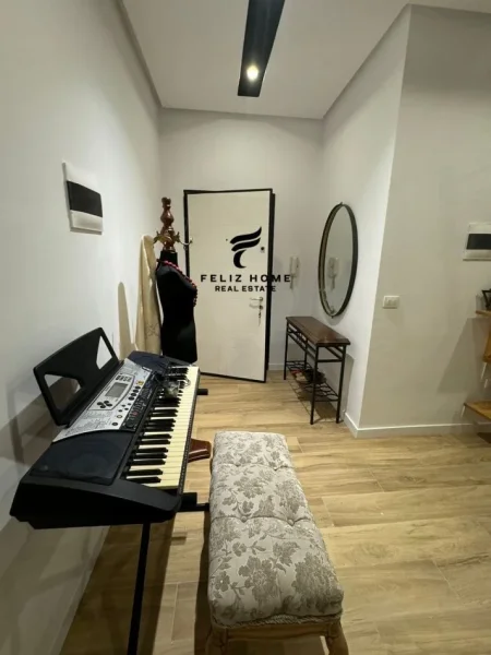 Tirane, jepet me qera apartament 2+1 Kati 7, 114 m² 800 € (QENDER)