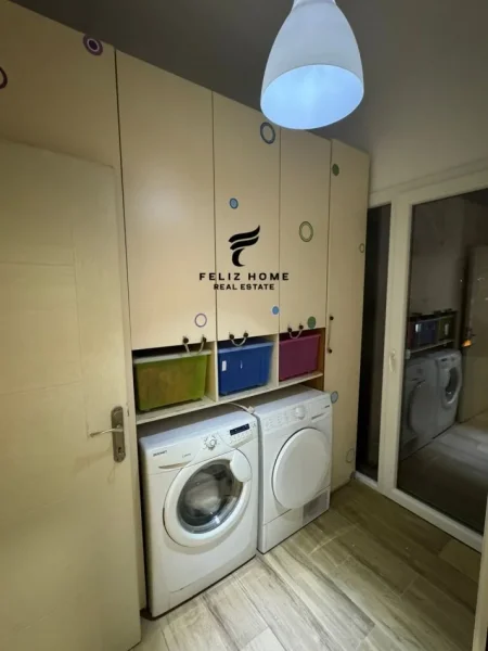 Tirane, jepet me qera apartament 2+1 Kati 7, 114 m² 800 € (QENDER)