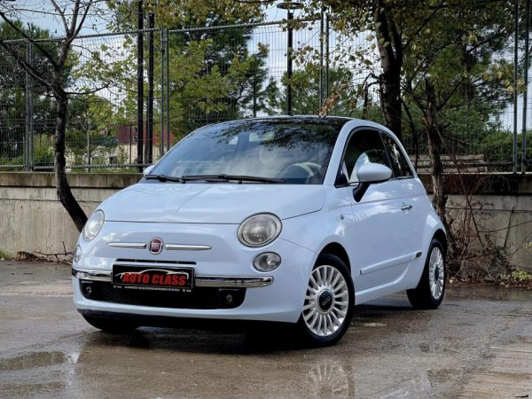 Tirane, shes makine FIAT 500 Benzin, blu e hapur automatik Klima 49.000 km 5.900 €