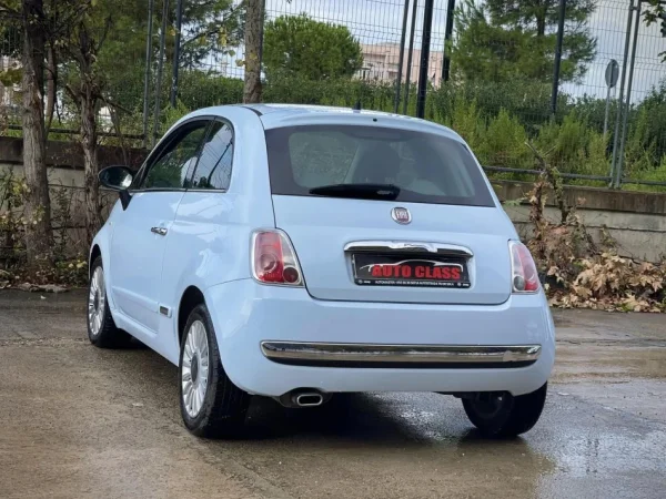 Tirane, shes makine FIAT 500 Benzin, blu e hapur automatik Klima 49.000 km 5.900 €