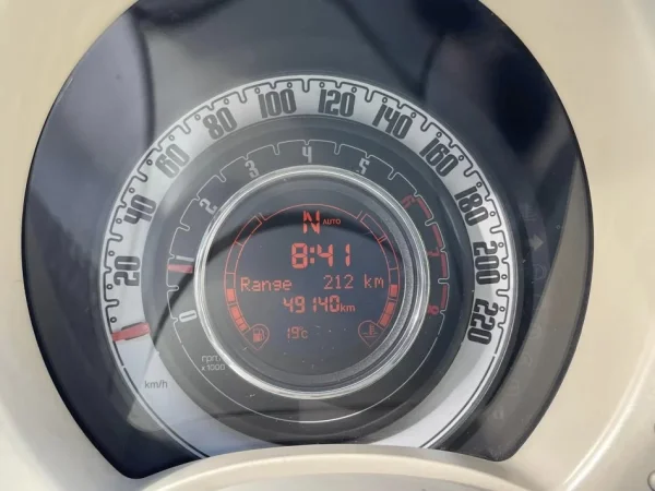 Tirane, shes makine FIAT 500 Benzin, blu e hapur automatik Klima 49.000 km 5.900 €