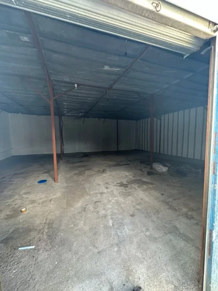 Tirane, jepet me qera magazine Kati 0, 600 m² 1.200 € (Kombinat)