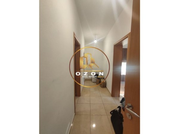 Tirane, jepet me qera apartament 1+1+Ballkon Kati 2, 75 m² 300 € (Sauk i Vjetër)