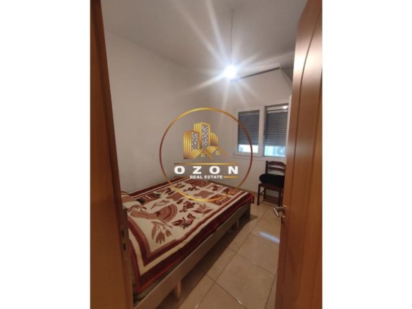 Tirane, jepet me qera apartament 1+1+Ballkon Kati 2, 75 m² 300 € (Sauk i Vjetër)