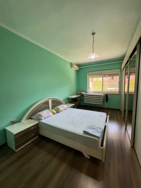 Tirane, jepet me qera apartament 1+1+Ballkon Kati 2, 60 m² 550 € (21 Dhjetori prane mozaikut te tiranes)