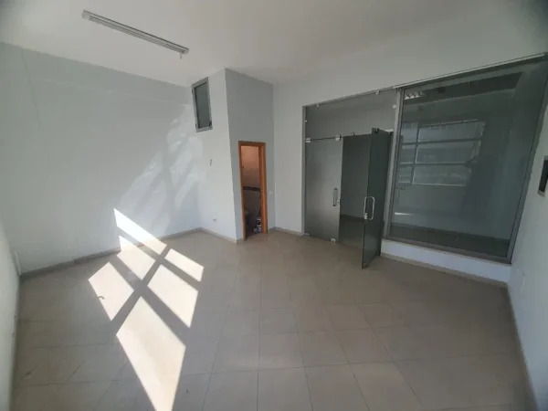 Tirane, jepet me qera zyre Kati 2, 36 m² 400 € (Zogu i Zi, Qatar Center)
