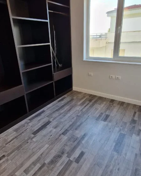 Tirane, shes apartament 2+1+Ballkon Kati 4, 102 m² 250.000 € (Rr. Eduart Mano te “Kopshti Zoologjik”)