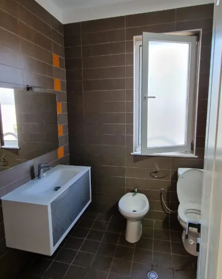 Tirane, shes apartament 2+1+Ballkon Kati 4, 102 m² 250.000 € (Rr. Eduart Mano te “Kopshti Zoologjik”)