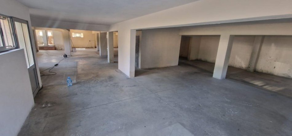 Tirane, jepet me qera magazine , 360 m² 800 € (Afer Casa Italia)