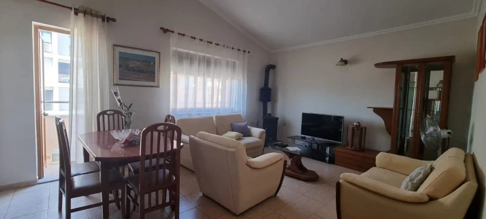 Tirane, jepet me qera apartament 2+1+Ballkon Kati 5, 130 m² 600 € (Xhamllik)