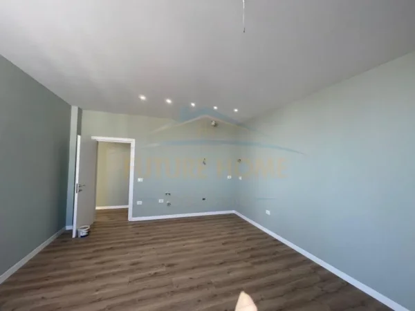 Durres, shitet apartament 2+1+Ballkon Kati 9, 74 m² 130.000 € (Ish Rajoni Durres)