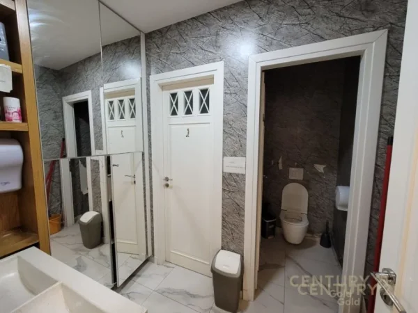 Tirane, jepet me qera lokal Kati 0, 160 m² 2.500 € (rruga e dibres)